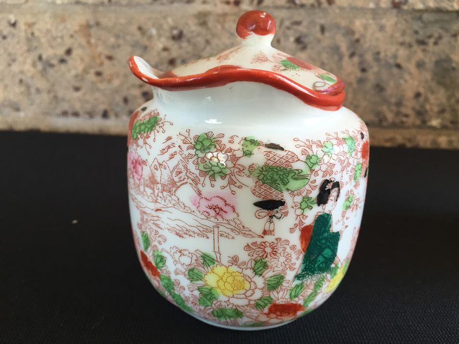 Japanese Creamer With Lid Featuring Geisha Girls [Photo 6]