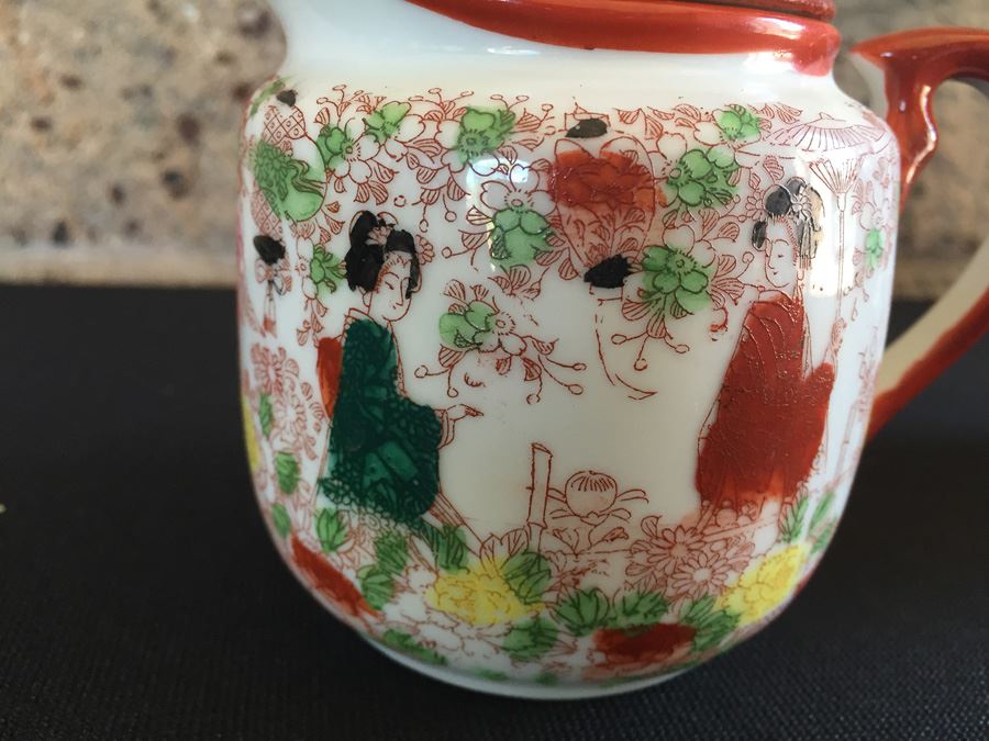 Japanese Creamer With Lid Featuring Geisha Girls [Photo 5]