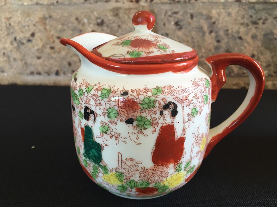 Japanese Creamer With Lid Featuring Geisha Girls [Photo 2]