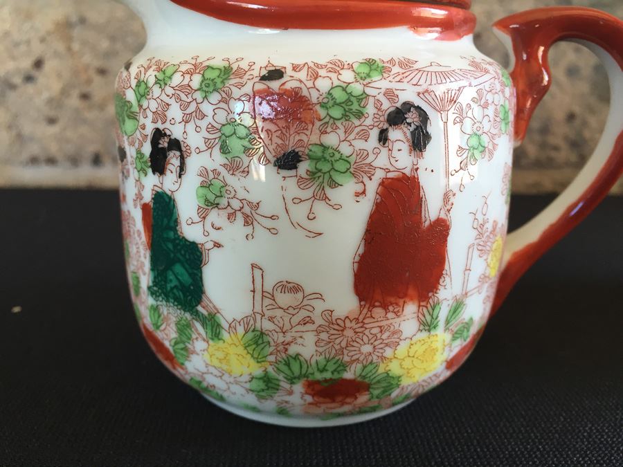 Japanese Creamer With Lid Featuring Geisha Girls [Photo 4]