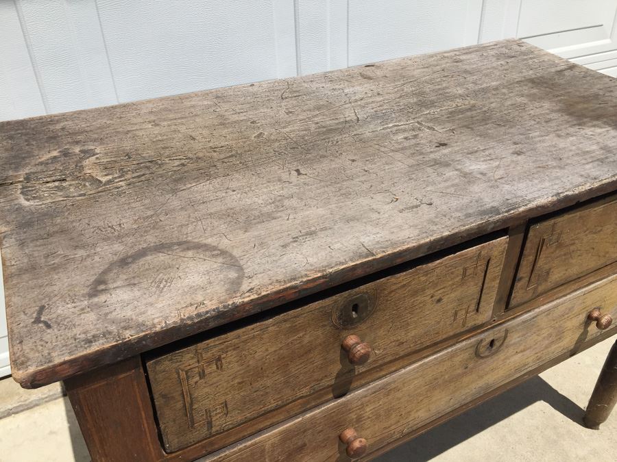 Old Distressed Asian Temple Cabinet [Photo 5]