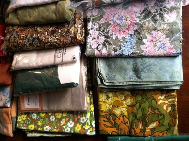 Huge Tablecloth Lot [Photo 4]