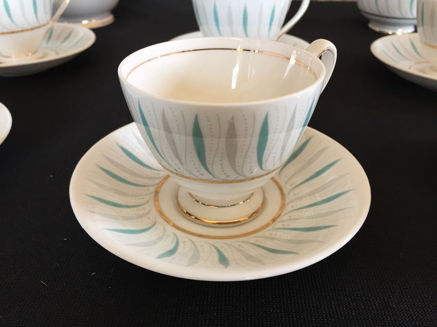 Mid-Century China Set Caprice By Queen Anne Bone China England [Photo 4]