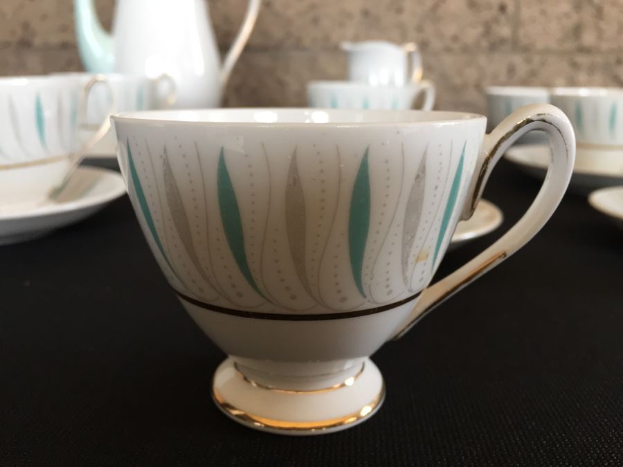 Mid-Century China Set Caprice By Queen Anne Bone China England [Photo 6]