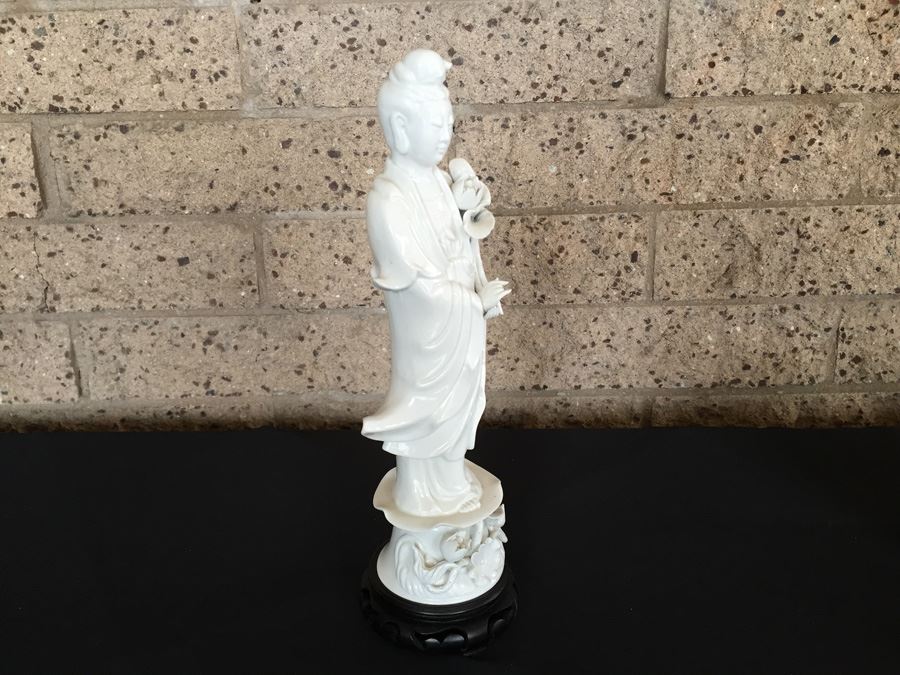 A Chinese Blanc De Chine Figure Of Guanyin [Photo 9]
