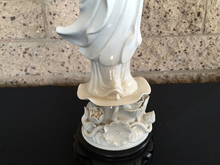 A Chinese Blanc De Chine Figure Of Guanyin [Photo 7]