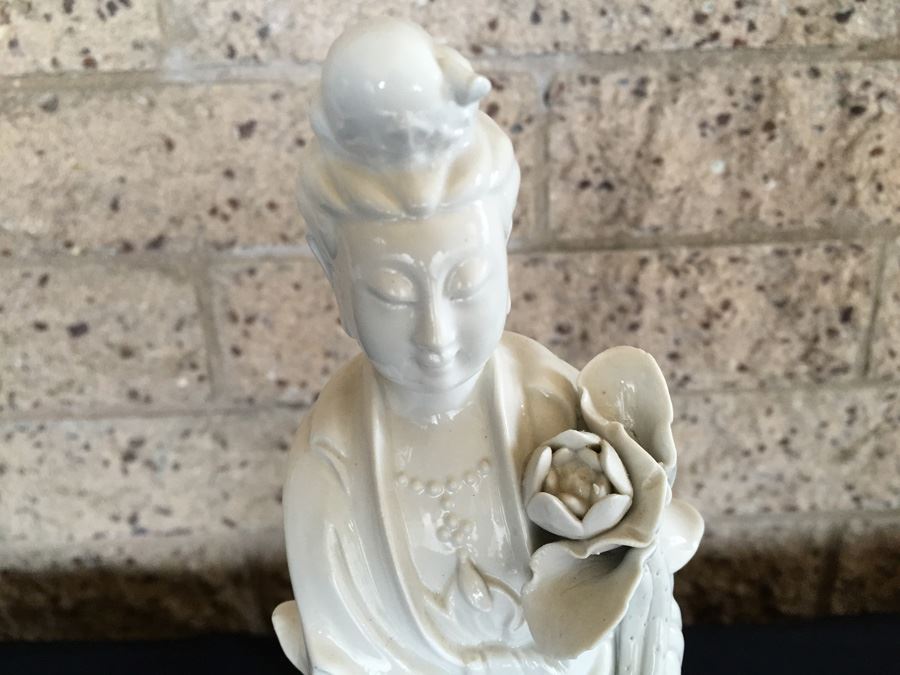 A Chinese Blanc De Chine Figure Of Guanyin [Photo 5]