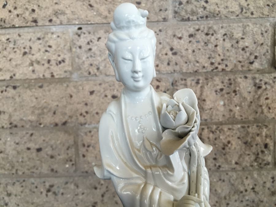 A Chinese Blanc De Chine Figure Of Guanyin [Photo 2]