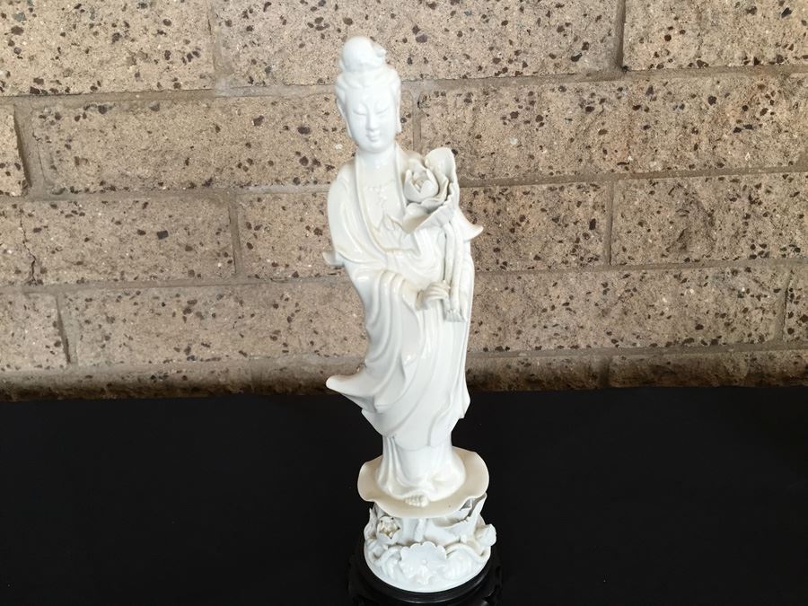 A Chinese Blanc De Chine Figure Of Guanyin [Photo 10]
