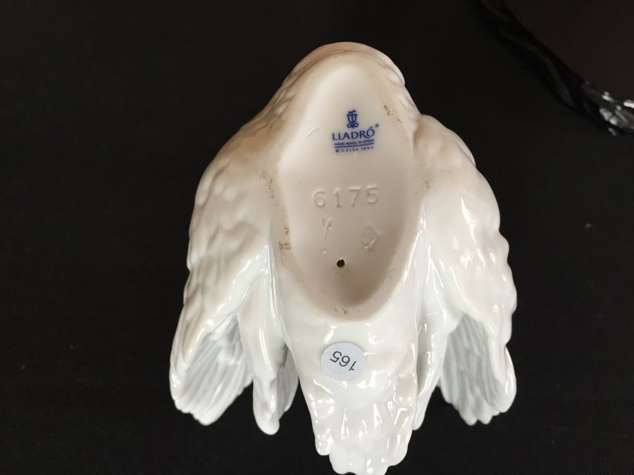 Lladro Collectible Figurine, Elegant Swan [Photo 3]