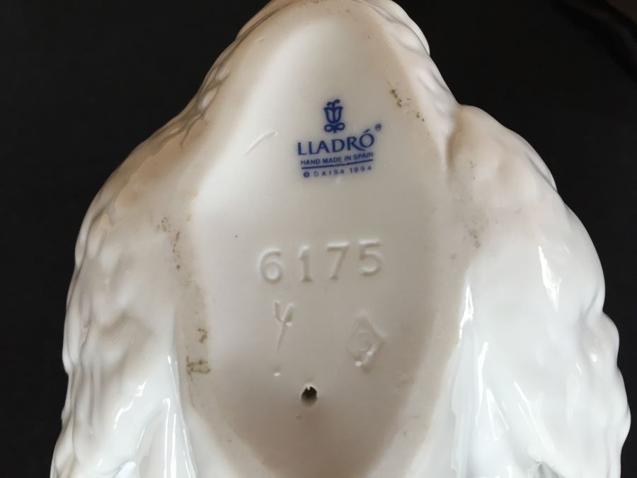 Lladro Collectible Figurine, Elegant Swan [Photo 11]