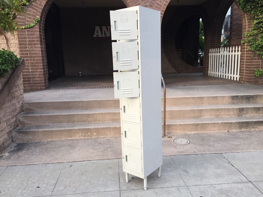 Vintage Vertical Metal Lockers 6 Lockers Individually Lockable [Photo 6]