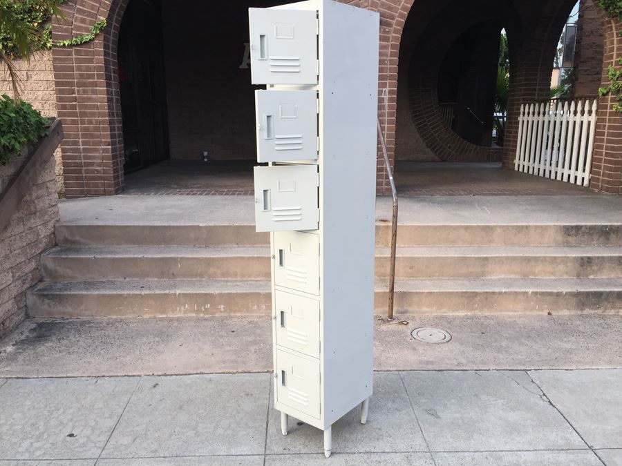 Vintage Vertical Metal Lockers 6 Lockers Individually Lockable [Photo 4]