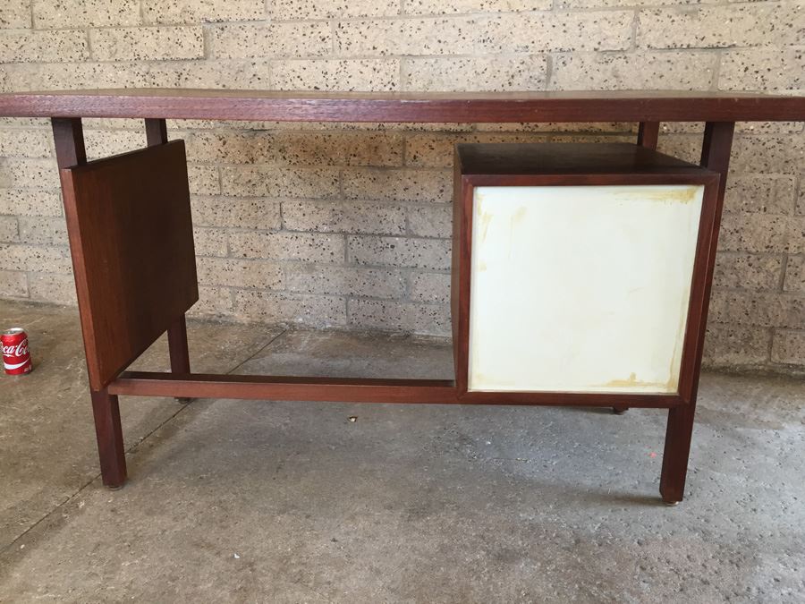 Custom Mid-Century Modern Floating Desk [Photo 3]