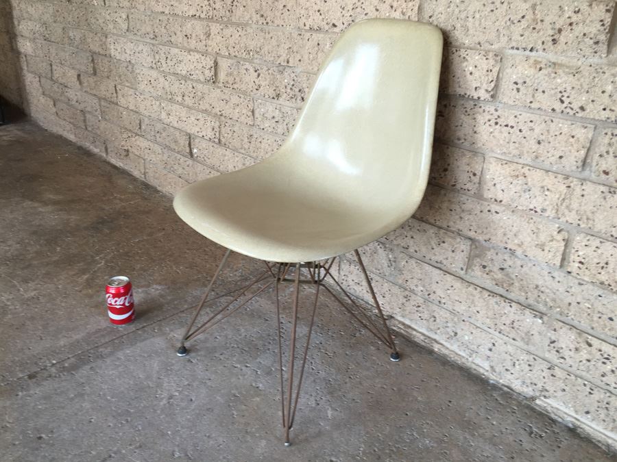 Period Charles Eames Fiberglass Side Chair By Herman Miller (Needs Repair) [Photo 4]
