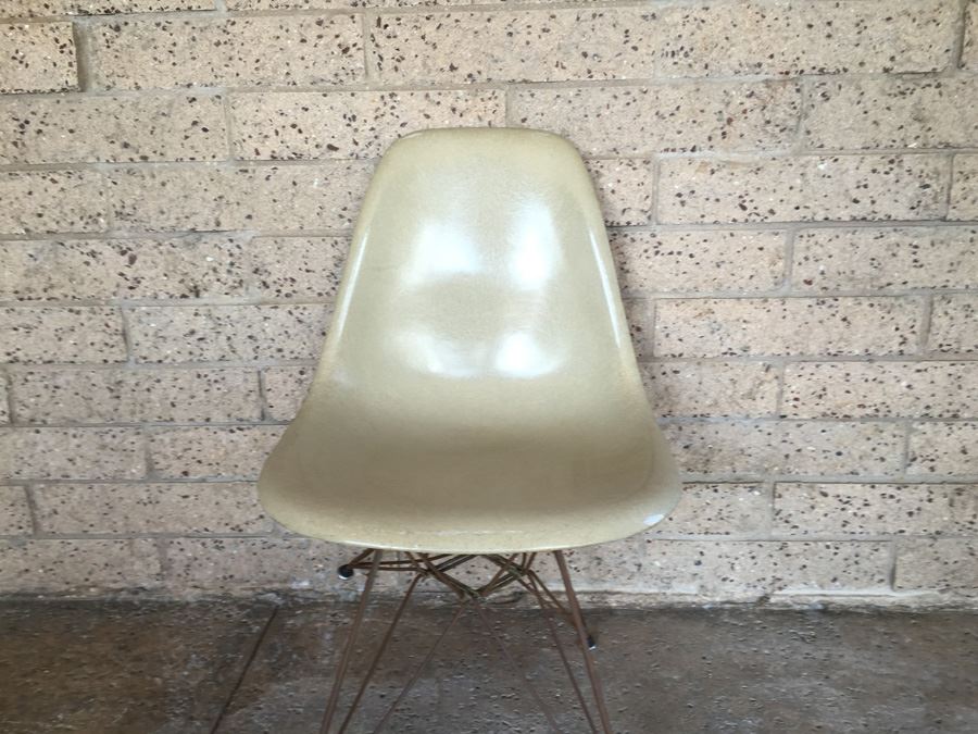 Period Charles Eames Fiberglass Side Chair By Herman Miller (Needs Repair) [Photo 2]