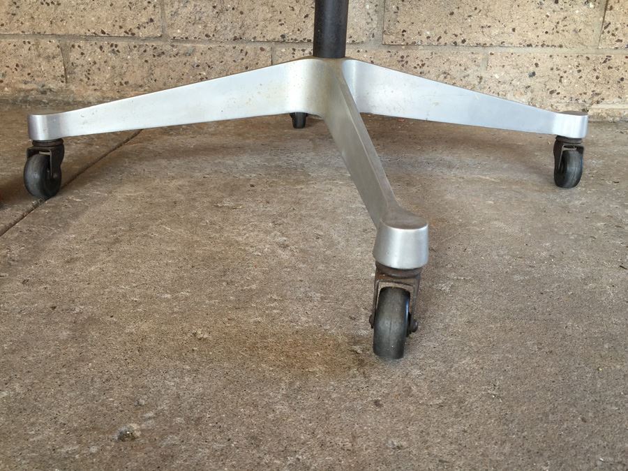 Mid-Century Modern Charles Eames Fiberglass Shell Chair with Wheels by Herman Miller [Photo 11]