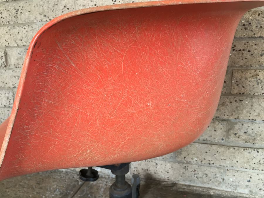 Mid-Century Modern Charles Eames Fiberglass Shell Chair with Wheels by Herman Miller [Photo 7]