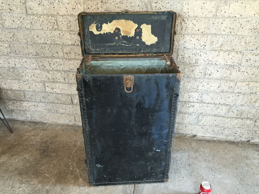 Vintage Black Trunk [Photo 7]