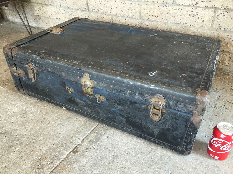 Vintage Black Trunk [Photo 2]