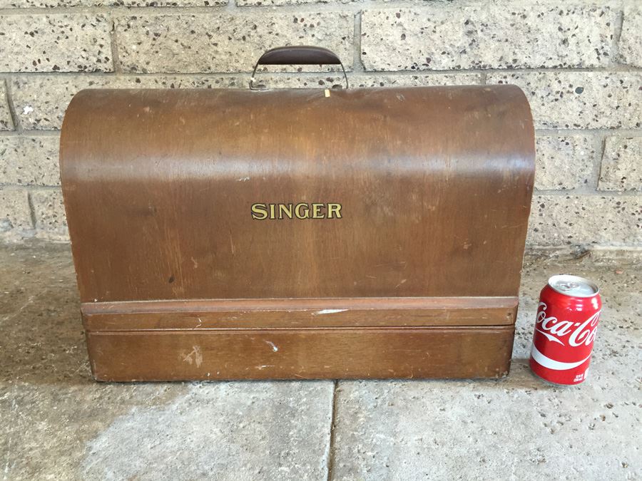 Vintage Singer Sewing Machine With Wooden Carrying Case With Manual