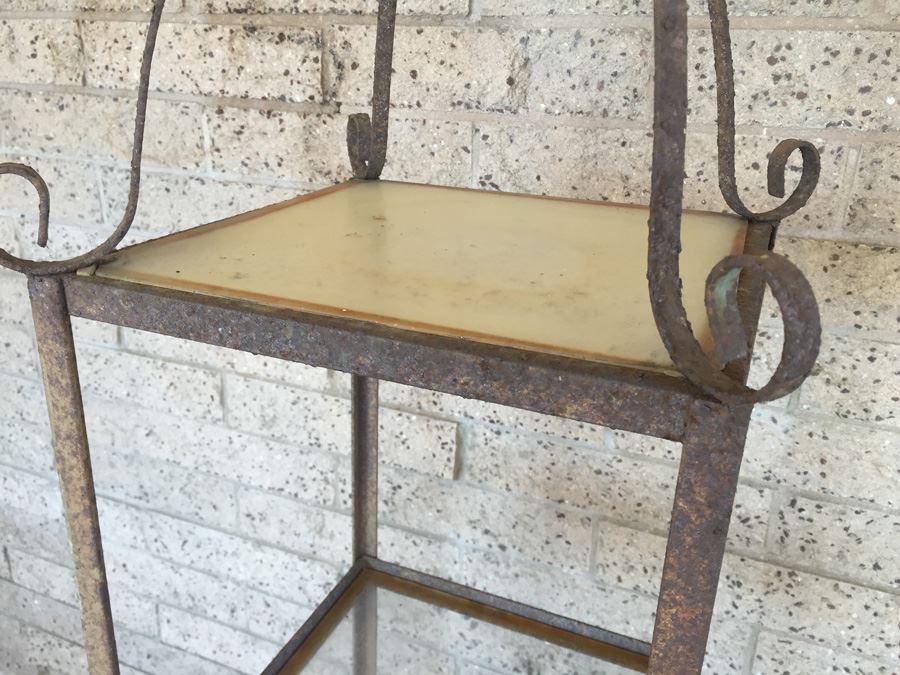 Rusty Metal Etagere [Photo 5]