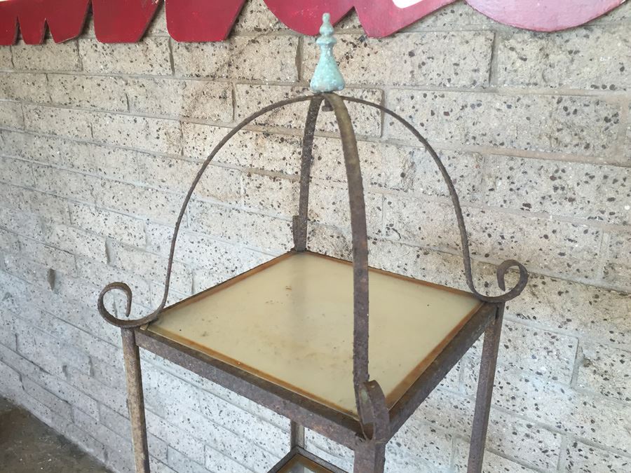 Rusty Metal Etagere [Photo 3]