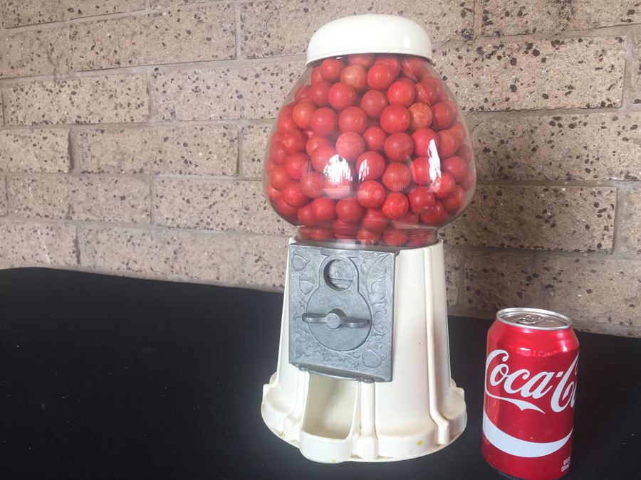 Vintage Gumball Machine [Photo 2]