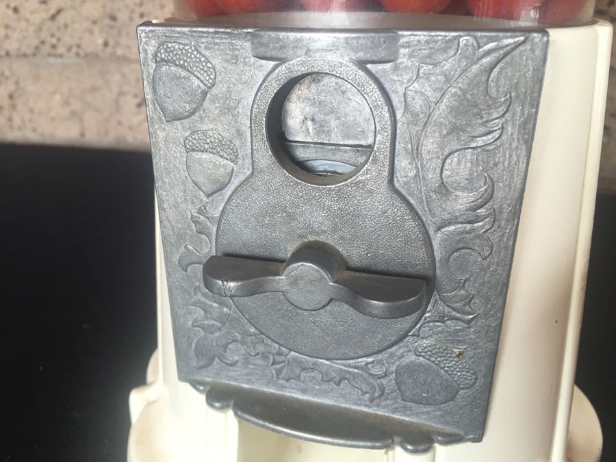 Vintage Gumball Machine [Photo 3]
