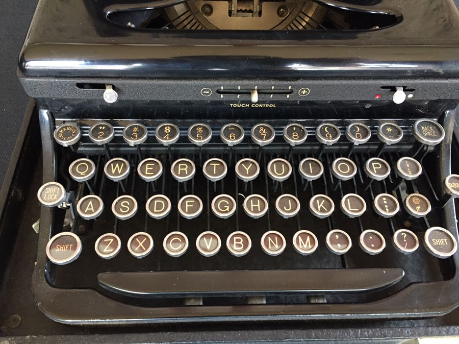 Vintage ROYAL Black Typewriter