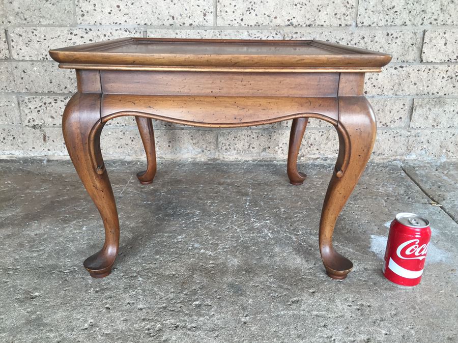 Vintage Queen Anne Side Table [Photo 1]