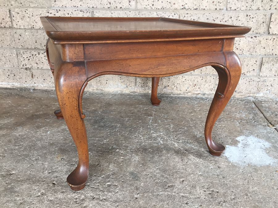 Vintage Queen Anne Side Table [Photo 4]