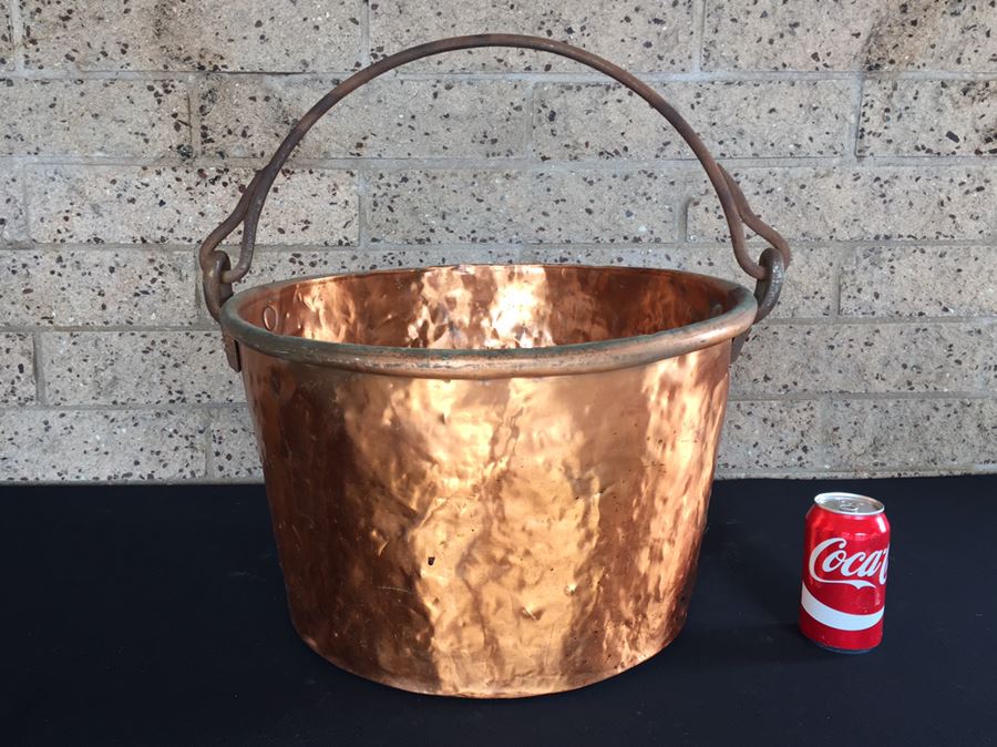 Large Heavy Hammered Copper Bucket Pale With Handle [Photo 1]