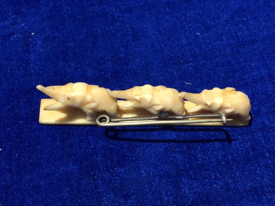 Carved Elephant Brooch [Photo 6]