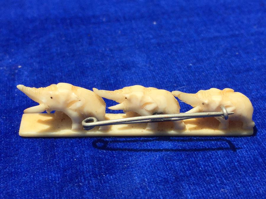 Carved Elephant Brooch [Photo 7]