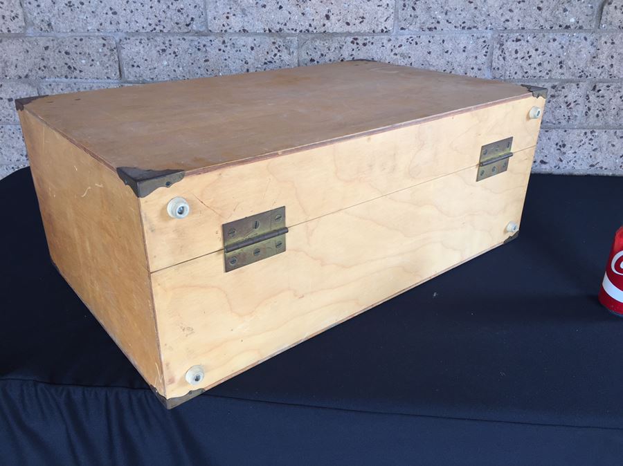 Old Box That Used To House A Model Of The Space Shuttle [Photo 6]