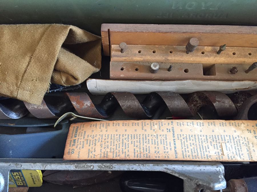 Vintage Metal Toolbox Filled With Tools, Saw & Level [Photo 19]