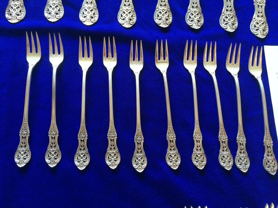 Vintage 1937 International Sterling Silver Primrose Pattern Flatware - 116 PIECES [Photo 6]