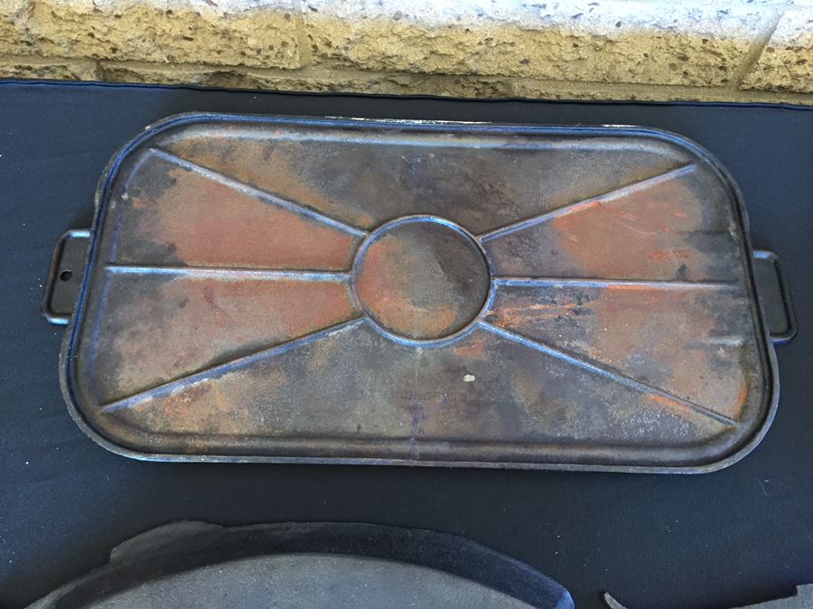 Various Cast Iron Skillets Including Wagner Ware Sidney [Photo 18]