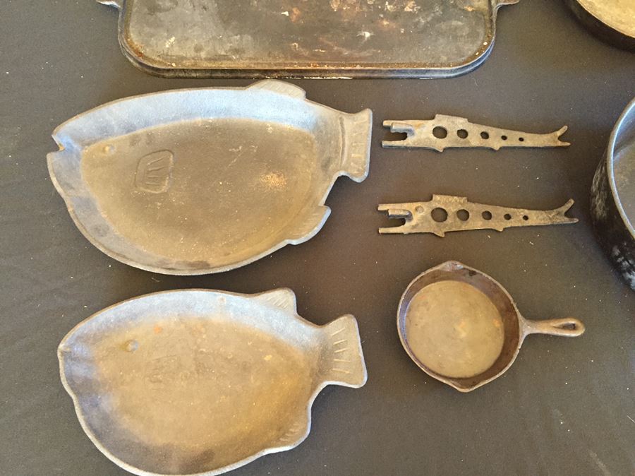 Various Cast Iron Skillets Including Wagner Ware Sidney [Photo 4]
