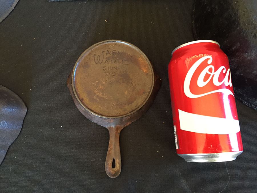 Various Cast Iron Skillets Including Wagner Ware Sidney [Photo 11]