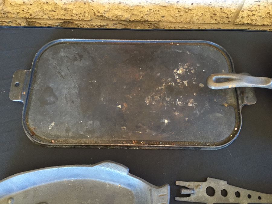 Various Cast Iron Skillets Including Wagner Ware Sidney [Photo 5]