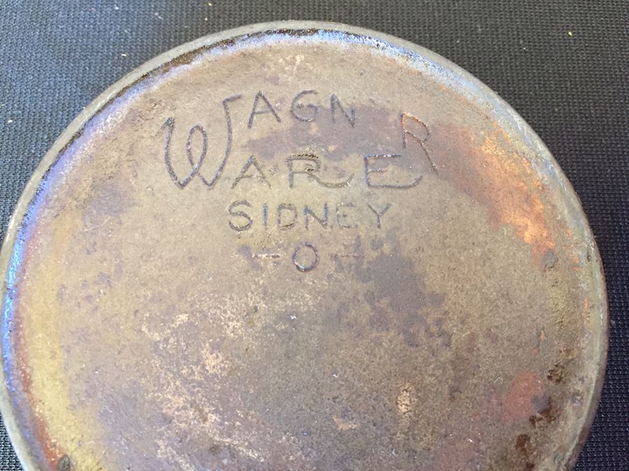 Various Cast Iron Skillets Including Wagner Ware Sidney [Photo 12]