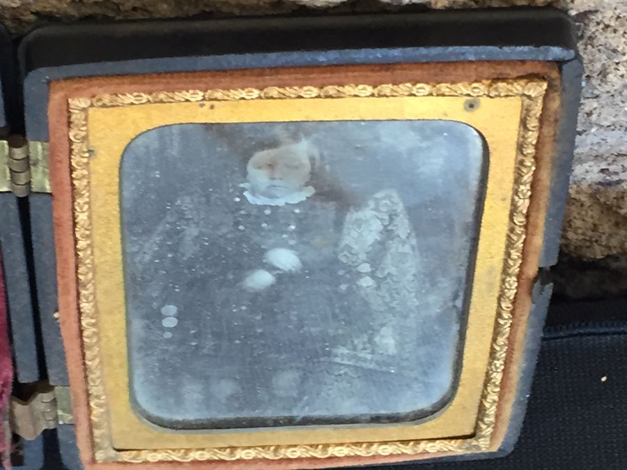 Old Daguerreotype Photo [Photo 3]