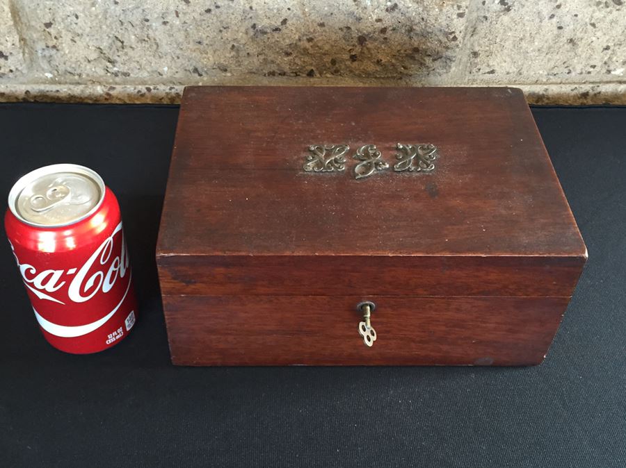 Old Wooden Box With Original Key [Photo 1]