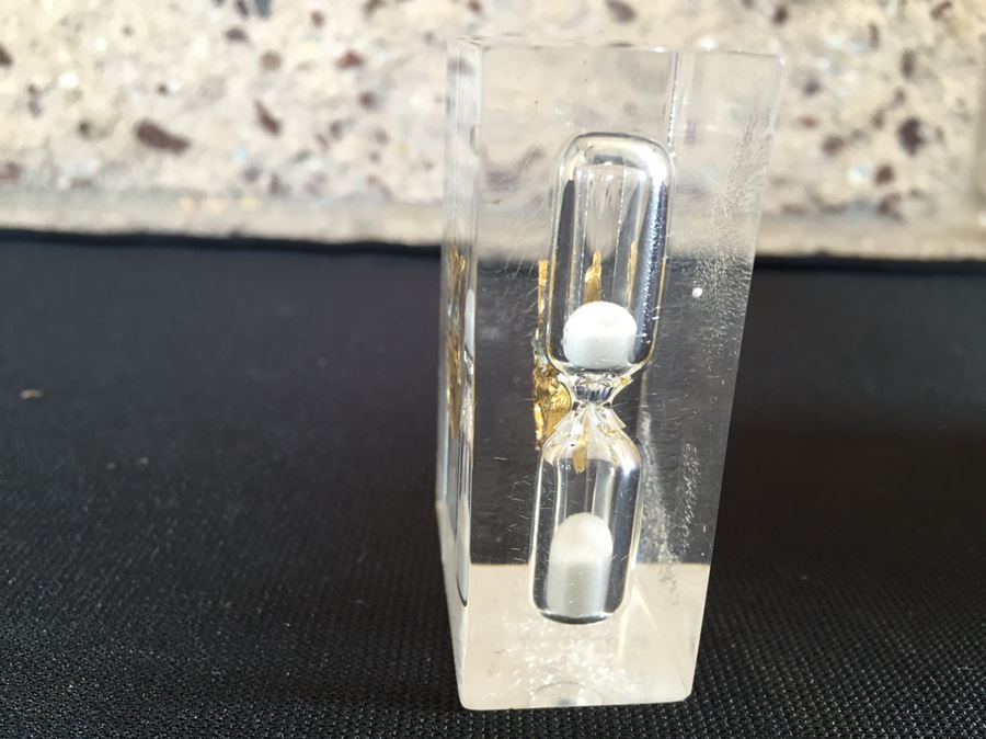 Vintage Lucite Hourglass With Owl [Photo 6]