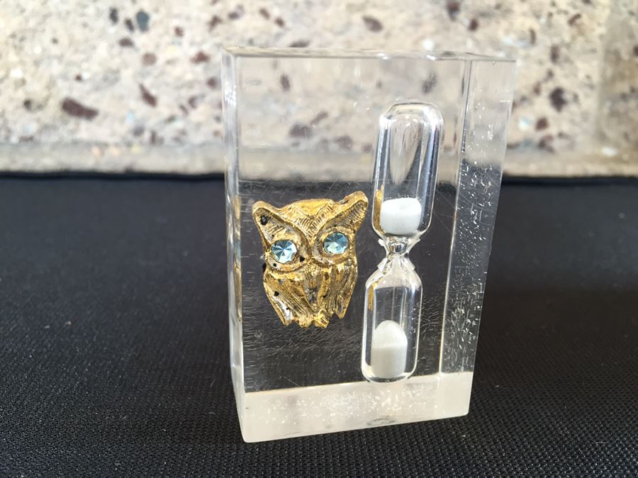 Vintage Lucite Hourglass With Owl [Photo 5]