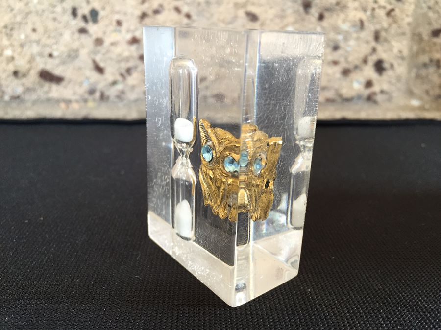 Vintage Lucite Hourglass With Owl [Photo 3]