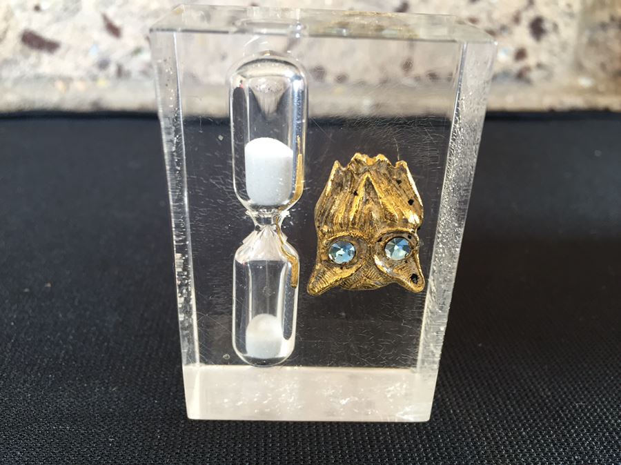 Vintage Lucite Hourglass With Owl [Photo 7]