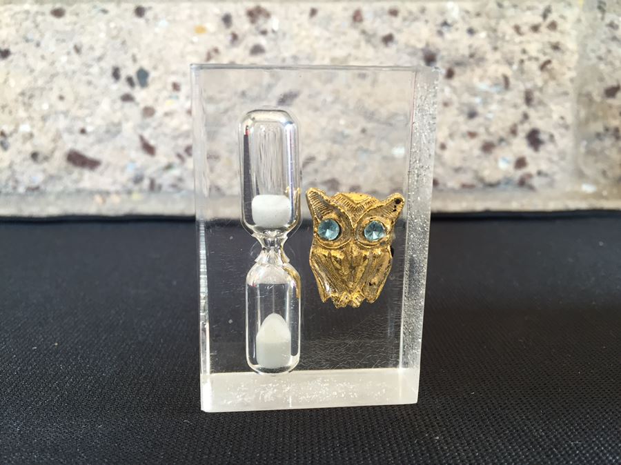 Vintage Lucite Hourglass With Owl [Photo 4]
